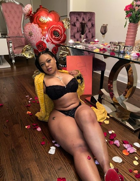 judylaw100 model erotic photos