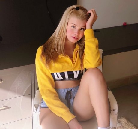 Izza Kowalski nice star galleries