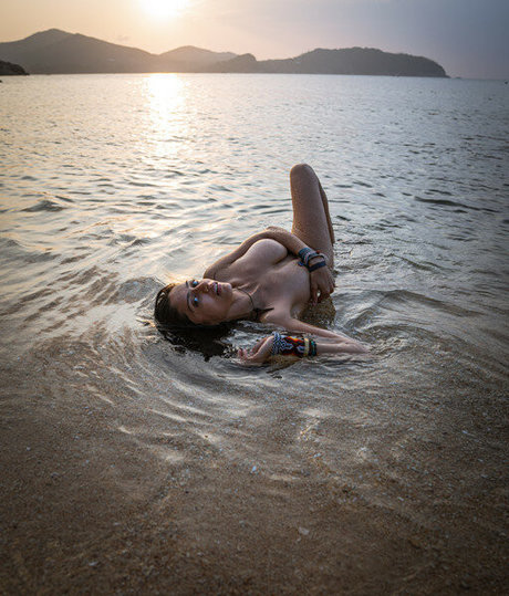 Kamya Buch model xxx gallery