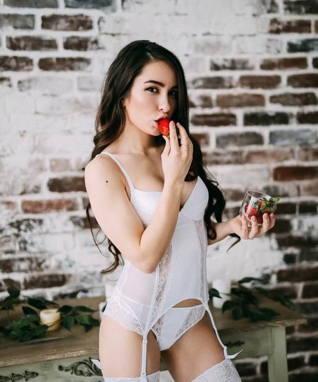 Kylie D model naked pics