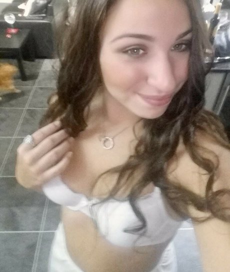 Brogiebear95 model art gallery