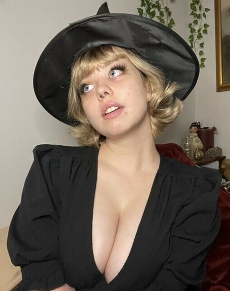 Hickorymoth model pretty pics