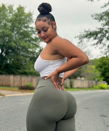 Darla Shuttlesworth nude model images