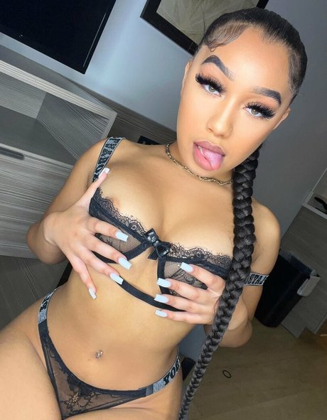 Bubble Booty erotic star picture