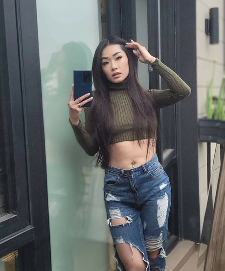 Elizabeth Tran xxx pornstar gallery