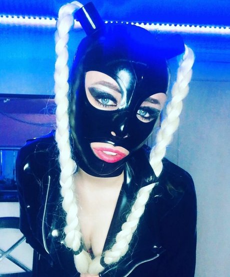 Cath28 model top photos