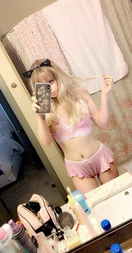 Kittenxx beautiful model pics