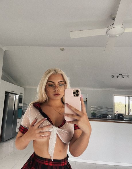 TiannaAnn model top photos