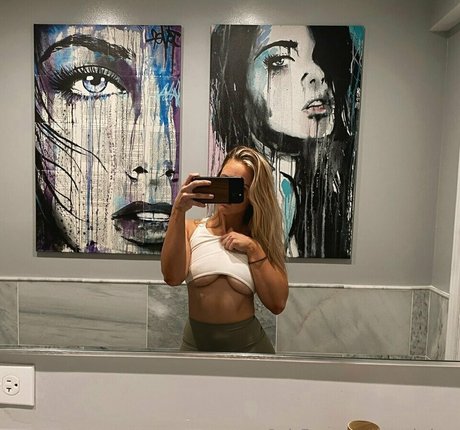 blowjob brunette onlyfans naked pic