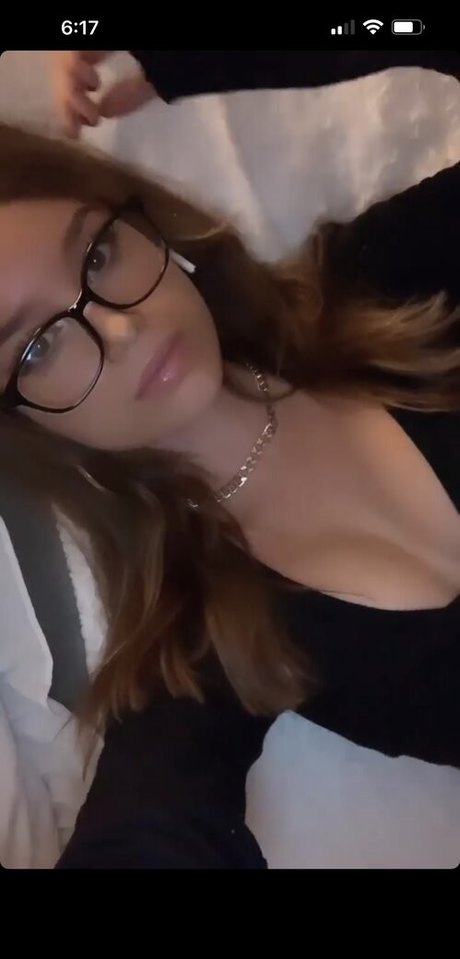 simpllydaniella pornstar naked img