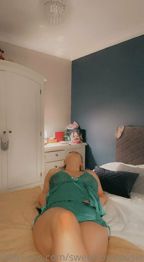 sweetrosieposie erotic model images