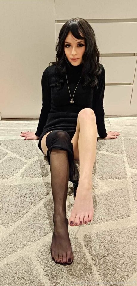 sarah martinezoff hot model image