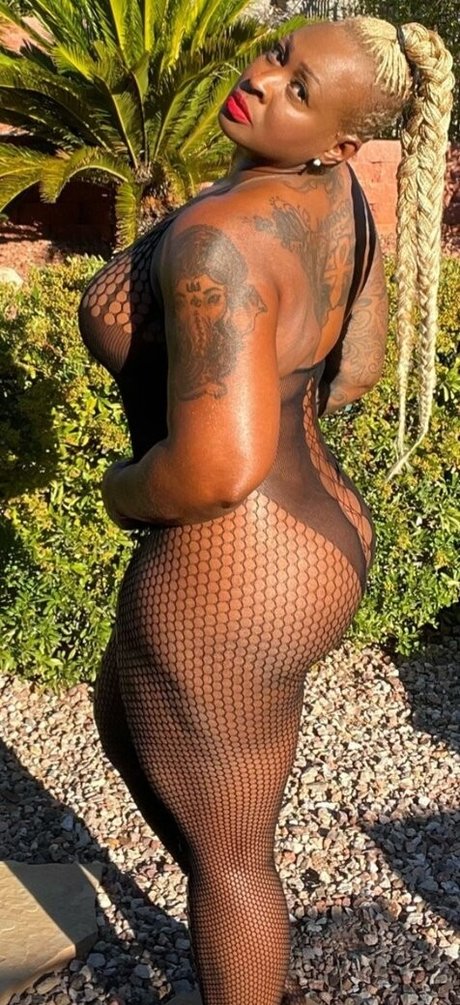 Monna White best model pic