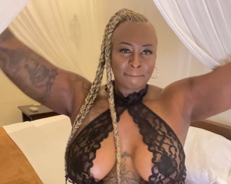 Monna White star picture