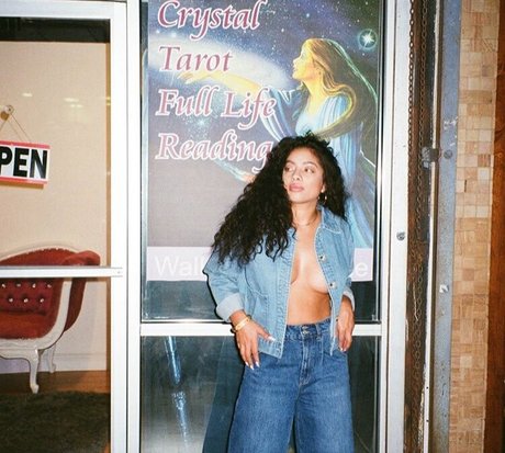 Kiana Lede star exclusive pic