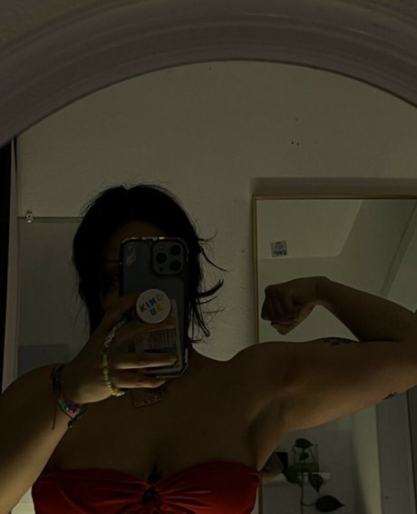 scarlettviv exclusive star image