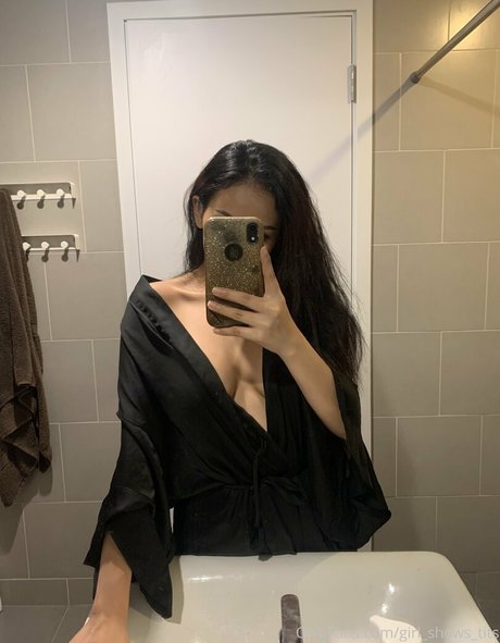 girl shows tits star nudes picture