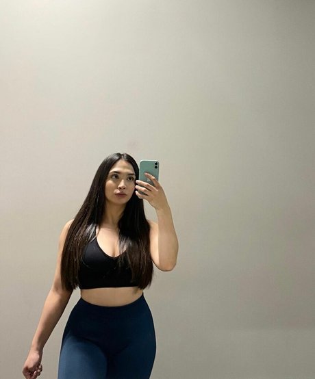 Giselle Calzadillas beautiful model pic