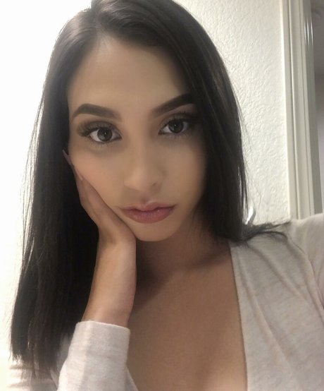 Giselle Calzadillas model best picture