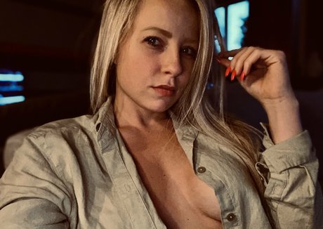 gndtj94 sexy actress img