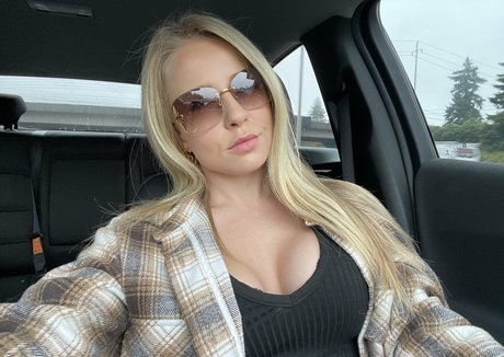 gndtj94 erotic pornstar photos