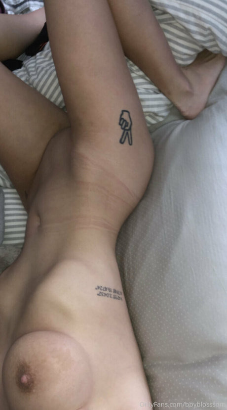 bbyblosssom model erotic archive