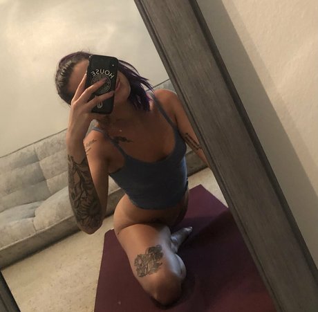 eating onlyfans porn image