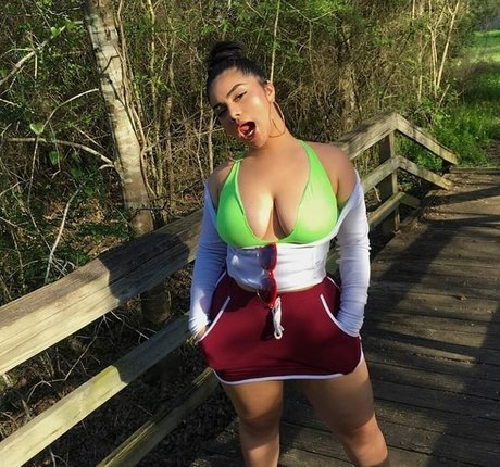 Megan Velez model hd picture