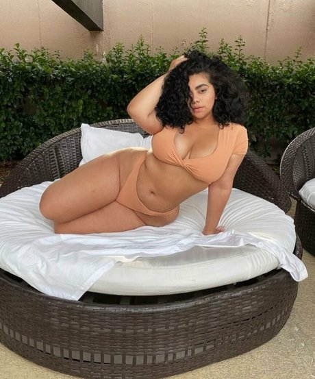 Megan Velez model exclusive img