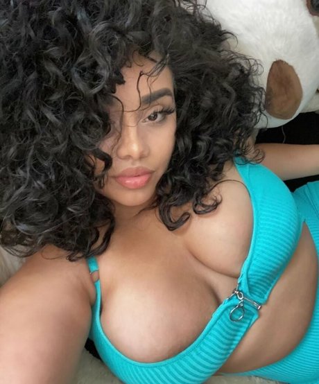 Megan Velez Profile Pic