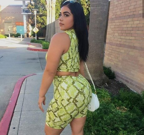 Megan Velez nude model img