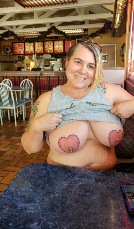 Celeste Woodrow sex model img