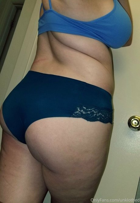 unklothed model hot photo