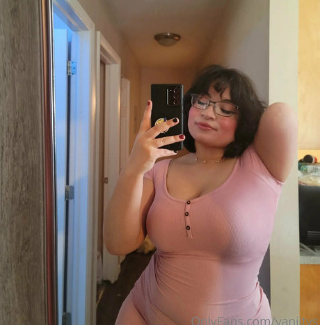 vaniitys model naked img