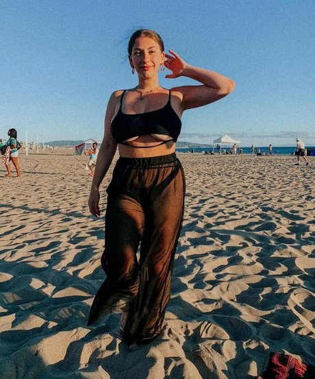 dripping wet pussy onlyfans pornographic image