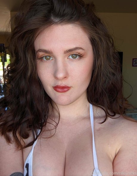 rileynicks erotic model pictures