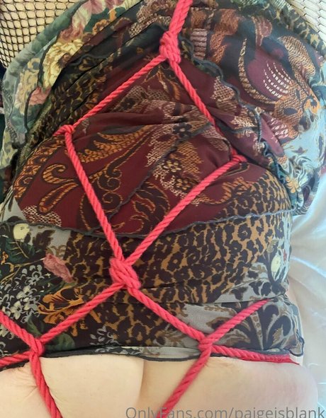 paigeisblank hot model img