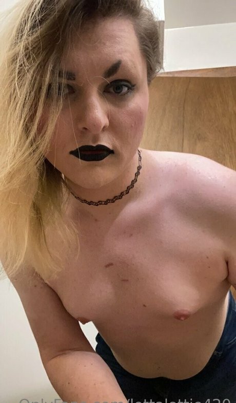 lottalottie420 pornstar nude photo
