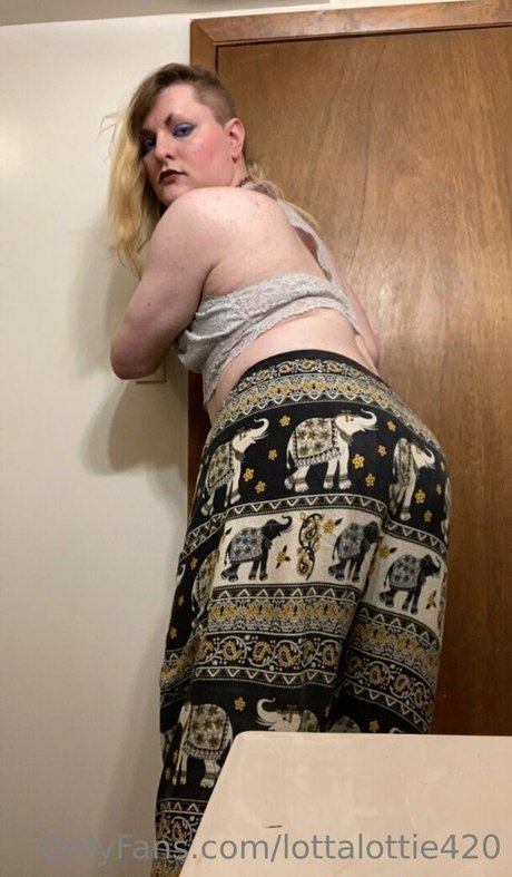 lottalottie420 pornstar galleries