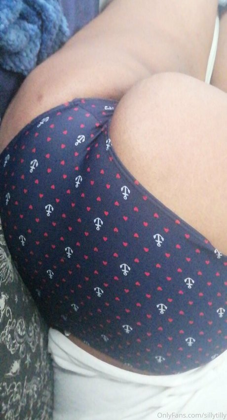 sillytilly erotic star photos