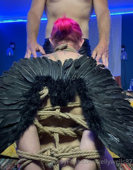 kellywells87 naked pornstar pic