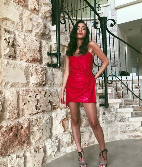 Meshi Malka star naked pics