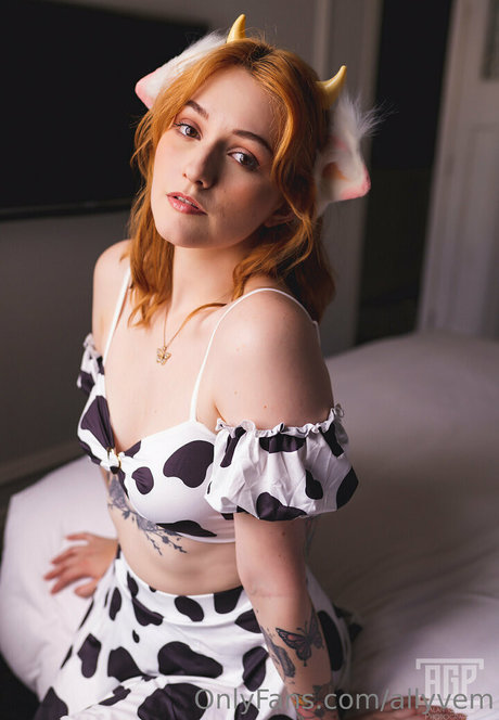 allyvem naked star images