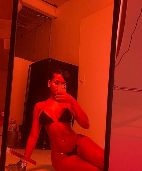 Nia no long pornstar nudes pics