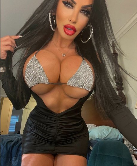 Ellys Angela naked model image