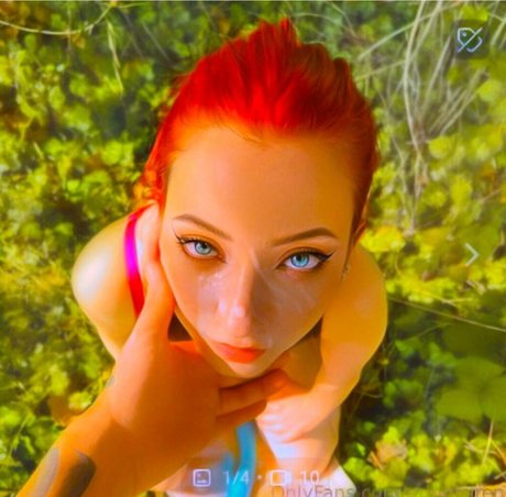 erinnisiren naked star pic