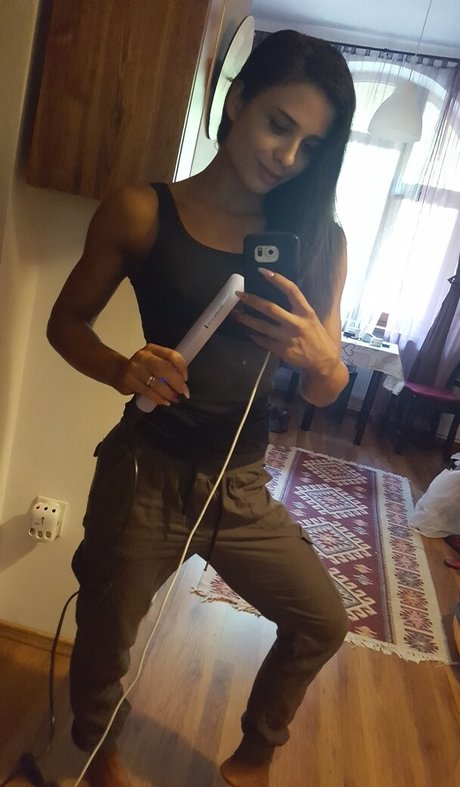 eating onlyfans hot porn pic