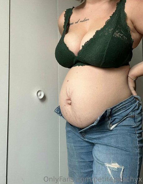 petitepeachyx naked actress images