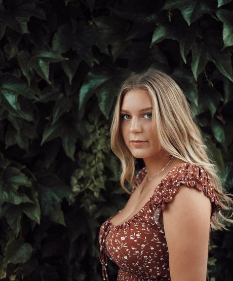 Whitney T free model pictures