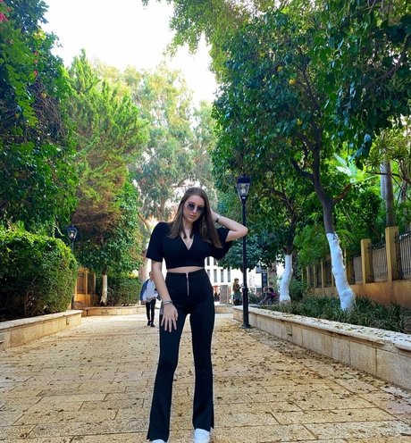 Shira Shabat naked actress photo